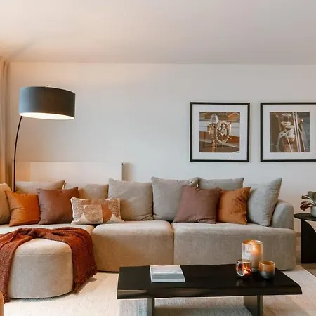 Daire Huswell - Beautiful Overlooking The Marina