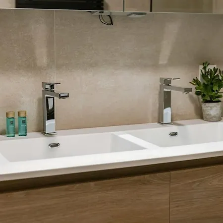 Huswell - Beautiful Overlooking The Marina Lejlighed *