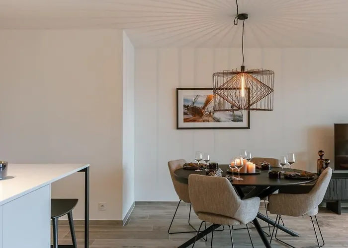 Huswell - Beautiful Overlooking The Marina *