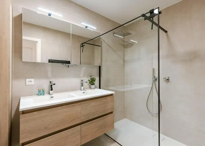 Huswell - Beautiful Overlooking The Marina Διαμέρισμα *