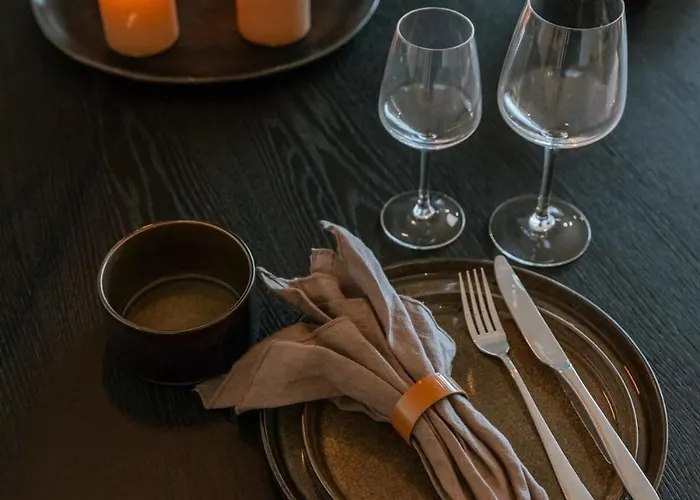 Huswell - Beautiful Overlooking The Marina