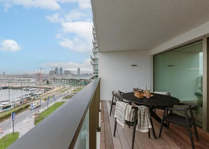 Huswell - Beautiful Overlooking The Marina דירה *