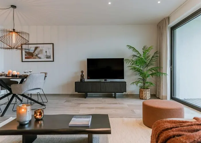 Huswell - Beautiful Overlooking The Marina *