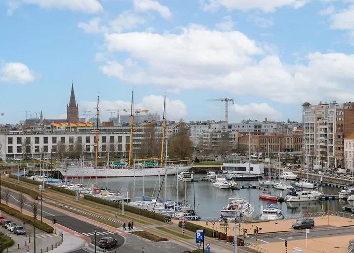 Huswell - Beautiful Overlooking The Marina