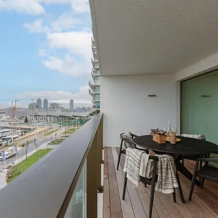 Huswell - Beautiful Overlooking The Marina Apartment *