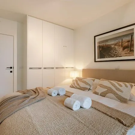 Huswell - Beautiful Overlooking The Marina Apartment