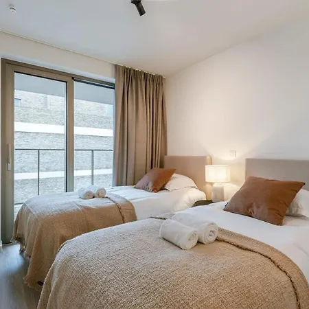 Huswell - Beautiful Overlooking The Marina Apartment